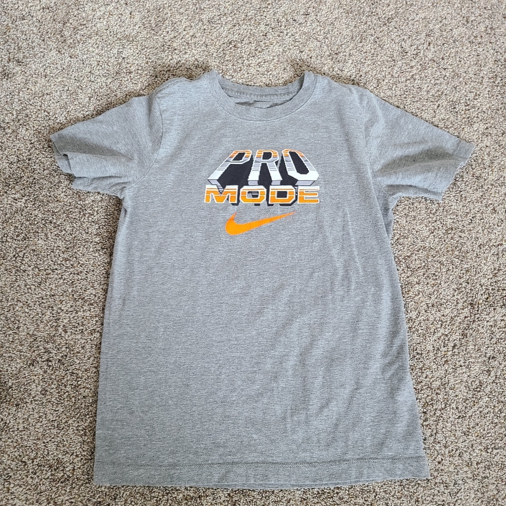 Boys Nike T-shirt